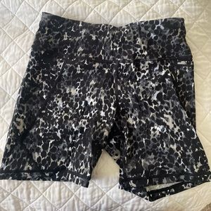 Sweaty Betty Power 6" Biker Shorts (Women’s M)